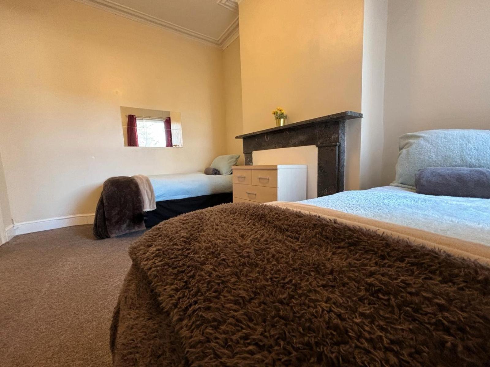 Shirley House 1, Guest House, Self Catering, Self Check In With Smart Locks, Use Of Fully Equipped Kitchen, Walking Distance To Southampton Central, Excellent Transport Links, Ideal For Longer Stays Esterno foto